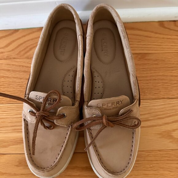 Sperry Women's Starfish 1-Eye Palm Embossed Boat Shoe in Tan - Picture 3 of 4
